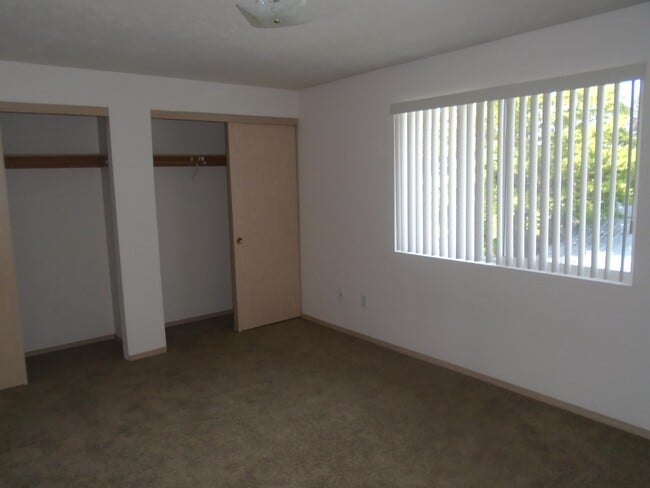 Building Photo - 170 N 7th St