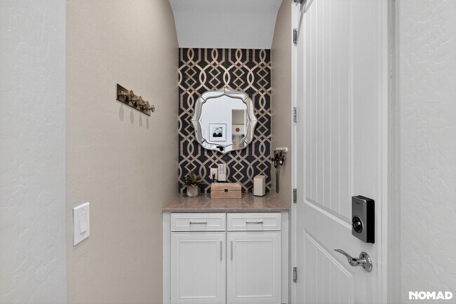 Building Photo - 4060 S Thistle Dr