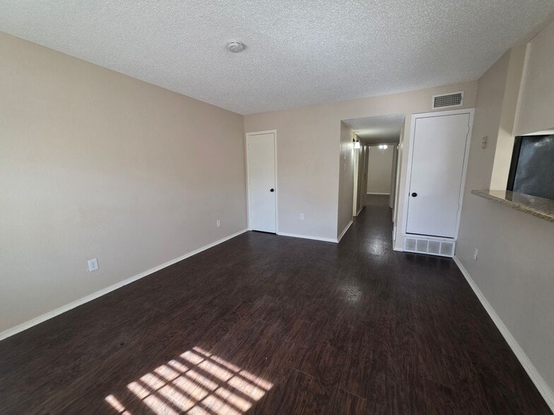 Building Photo - 620 Race St