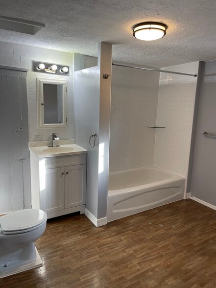 Upstairs Bathroom - 111 West Ave