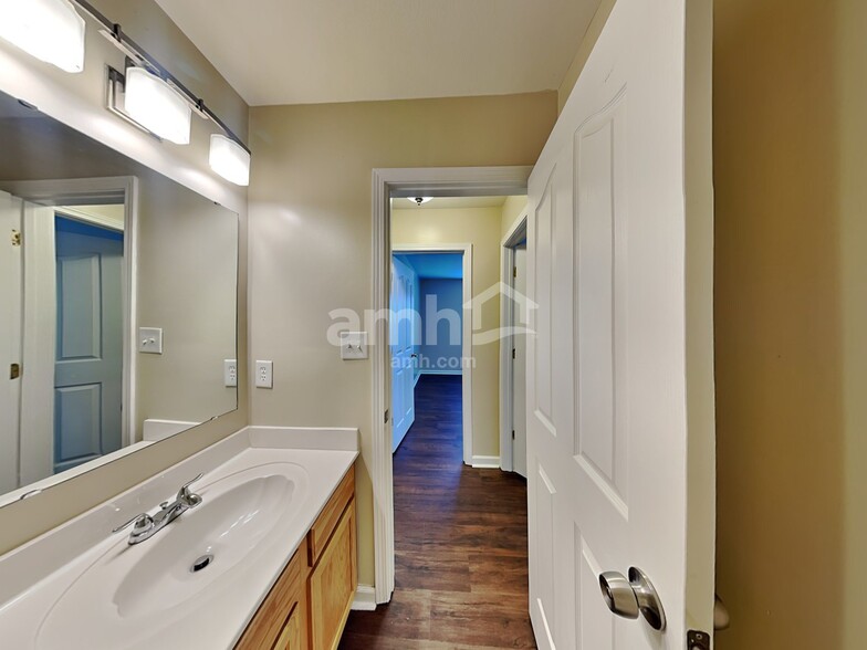 Building Photo - 14919 Jerpoint Abby Dr