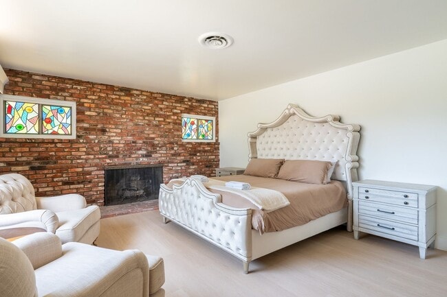 Building Photo - Relaxing 4BR Family Home Near Attractions ...