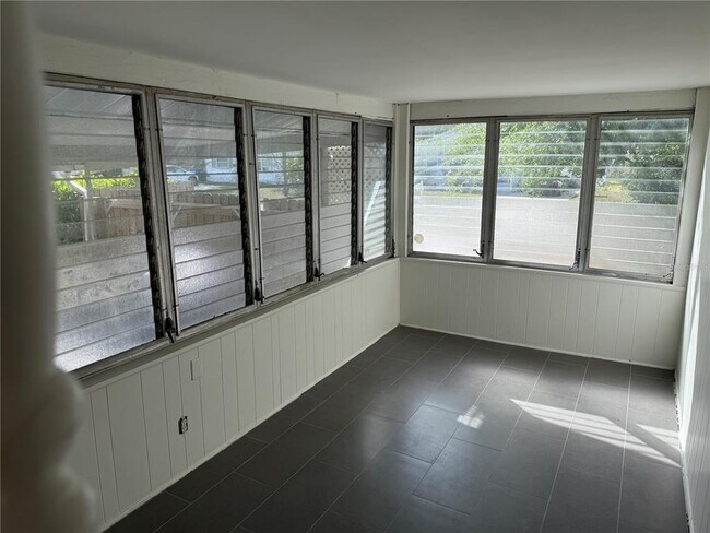 Building Photo - 4666 Iris St N