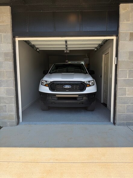 GARAGE - 108 Textile Ct