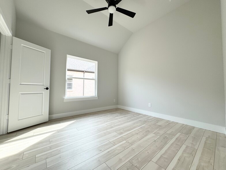 Building Photo - 6113 Tahoe Winds Dr