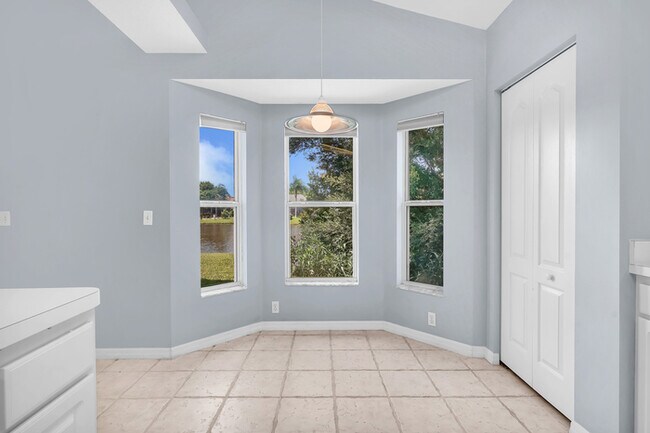 Building Photo - 2340 Commodores Club Blvd