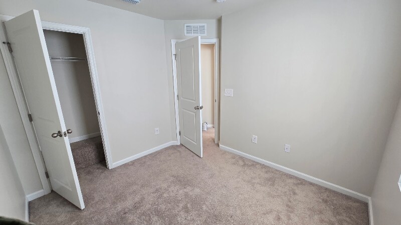 Building Photo - 99 Manilla Cir