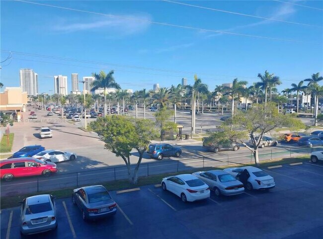 Building Photo - 1333 E Hallandale Beach Blvd