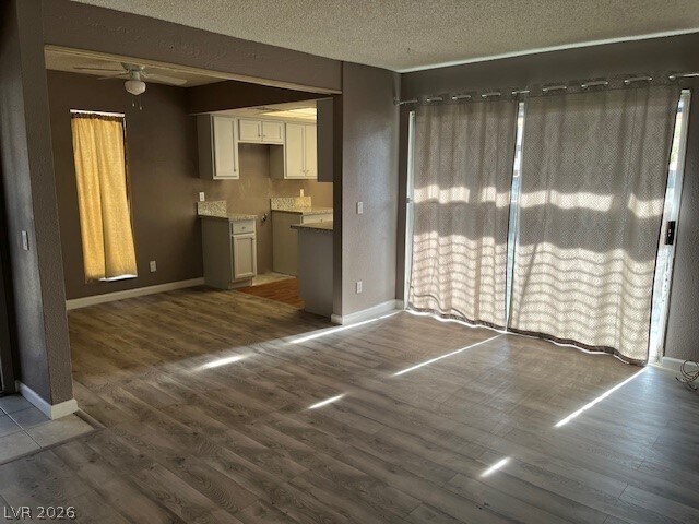 Building Photo - 1405 E Vegas Valley Dr