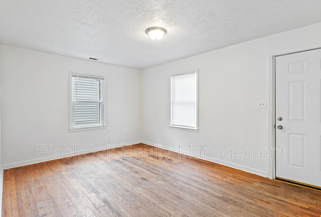 Building Photo - 1631 Longfield Ave