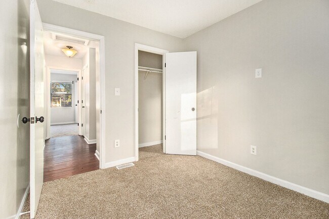 Building Photo - 3 Bedroom, 2 Bath Duplex near the Beltline