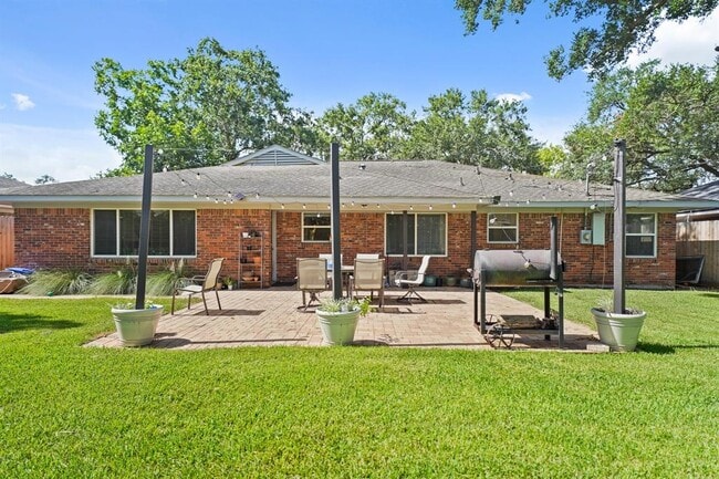 Building Photo - 5427 Stillbrooke Dr