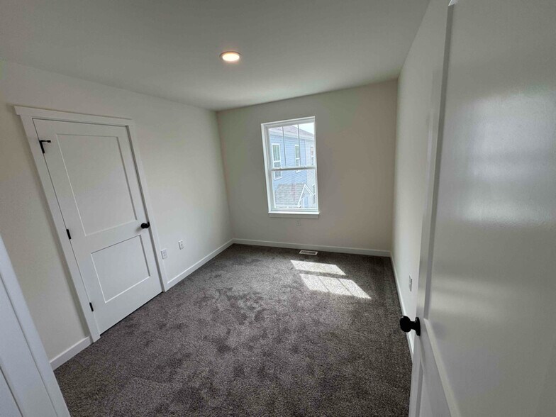 Building Photo - 54 S Revere St