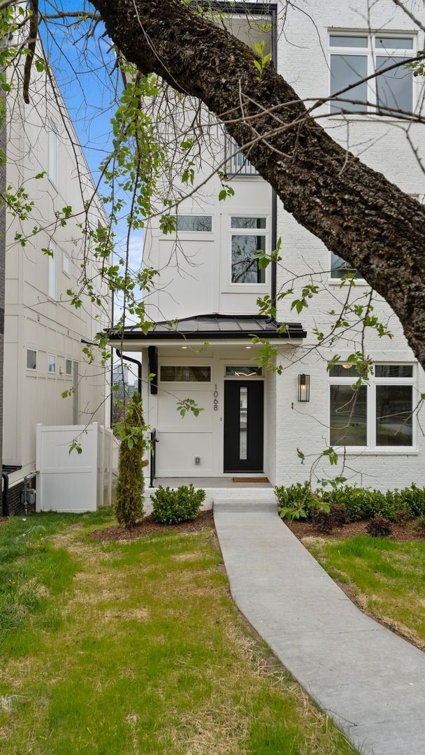 Building Photo - Nashville. Spotless & never been lived in 4BR/4.5BA home + separate office