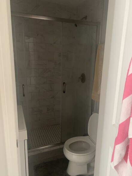 Building Photo - 52 Clearway St