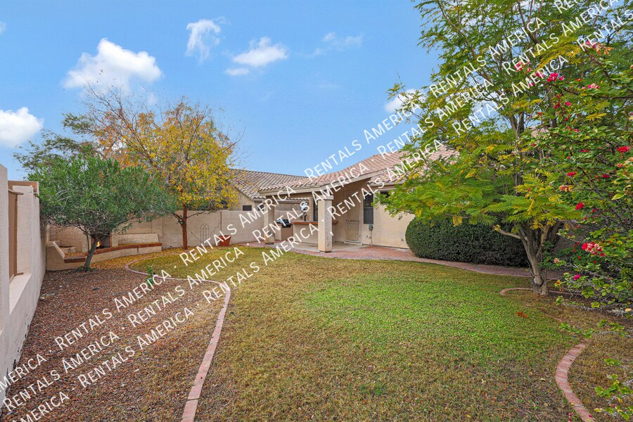 Building Photo - 263 E Ashurst Dr