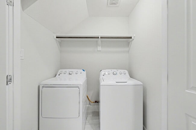 Building Photo - 2502 W Tidwell Rd