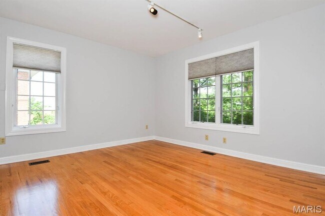 Building Photo - 20 Brighton Way