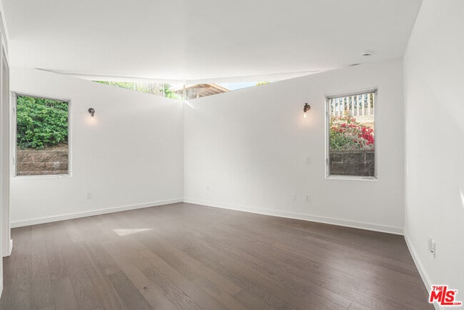 Building Photo - 686 Enchanted Way