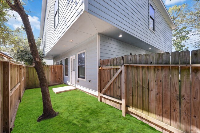 Building Photo - 8710 Knox St