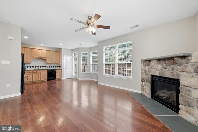 Building Photo - 300 Kintyre Ln