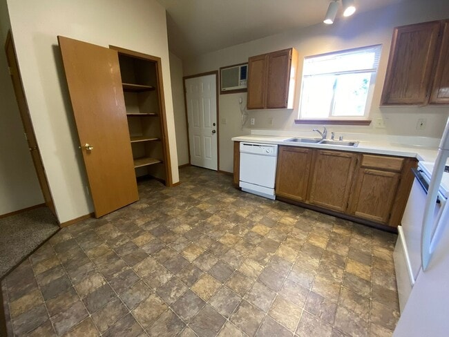 Building Photo - 1001 E 19th Ave