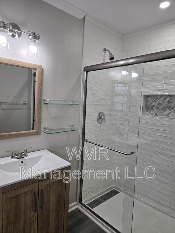 Building Photo - 420 Downey Pl