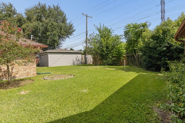 Building Photo - 5647 Lymbar Dr