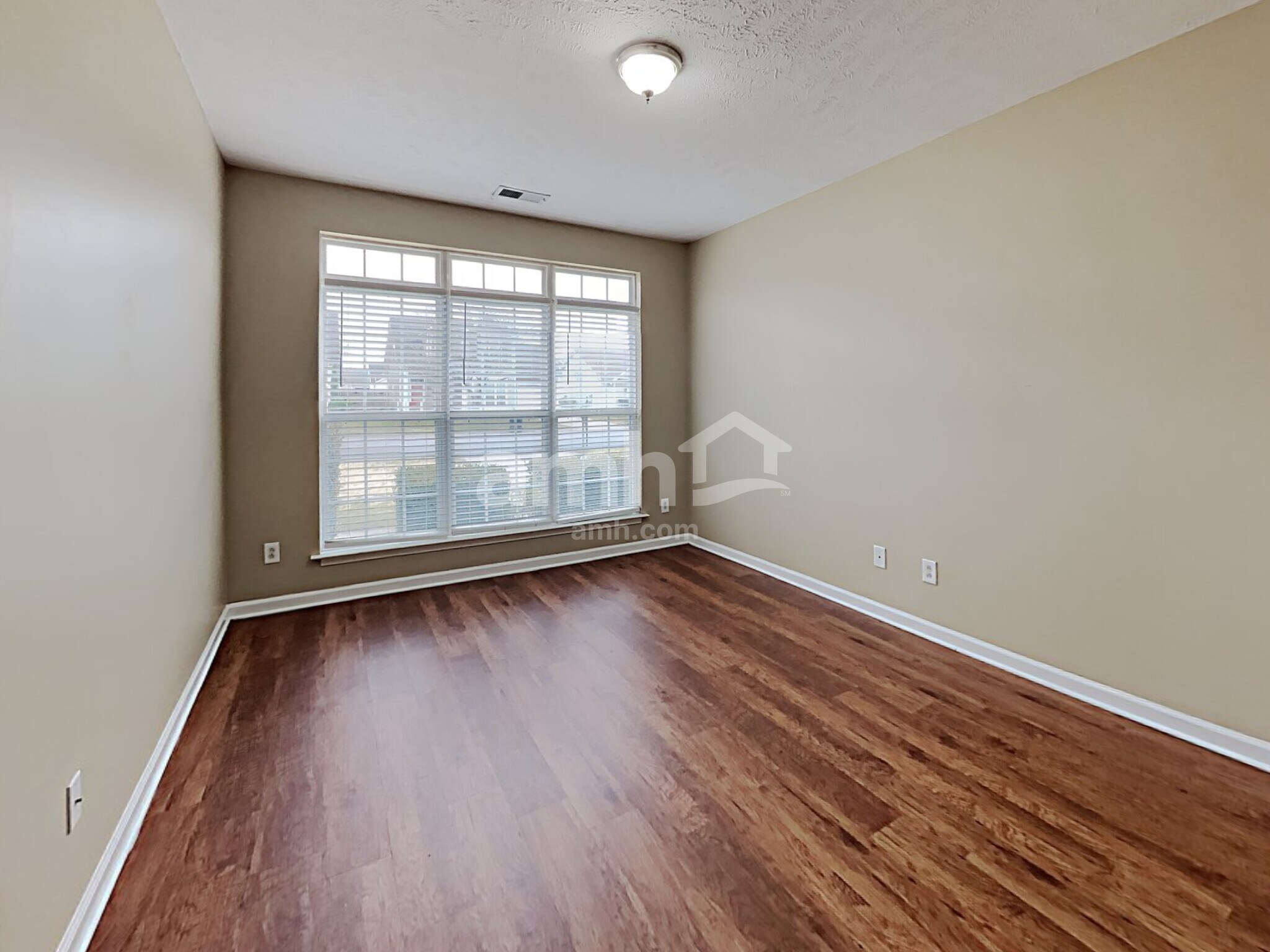 Building Photo - 2738 Pepperdine Dr