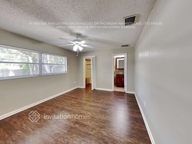 Building Photo - 1926 Valley Dr