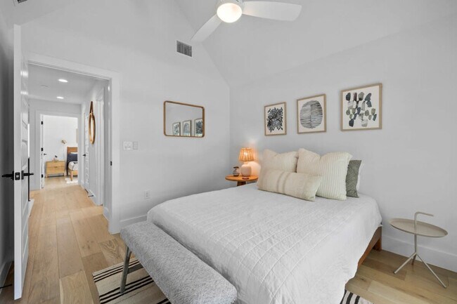 Building Photo - 1204 E 32nd St