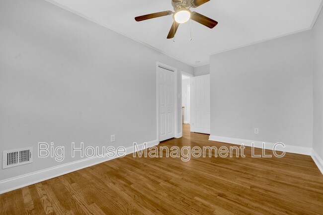 Building Photo - 1307 Dartmouth Ave