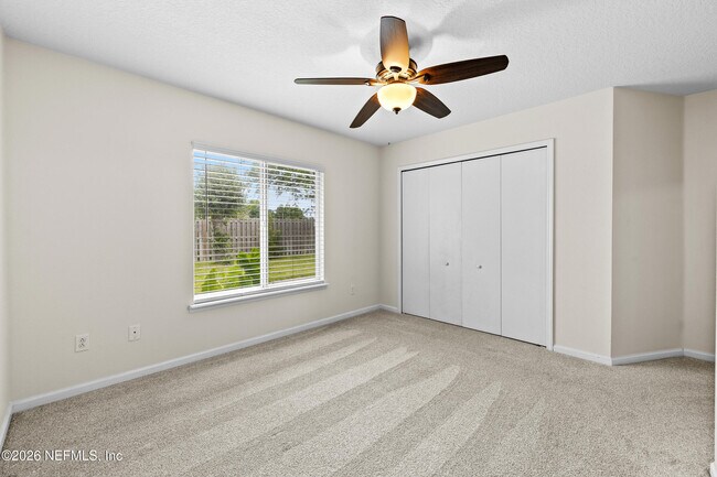 Building Photo - 136 Brookfall Dr