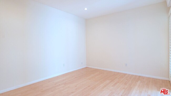 Building Photo - 9005 Cynthia St