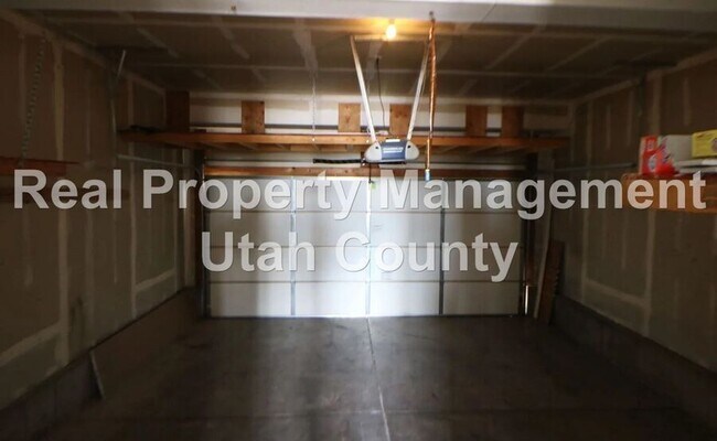 Building Photo - 93 Kintail St