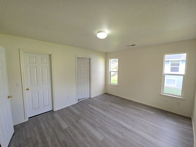 Building Photo - 3BD/2BA Arcata home!