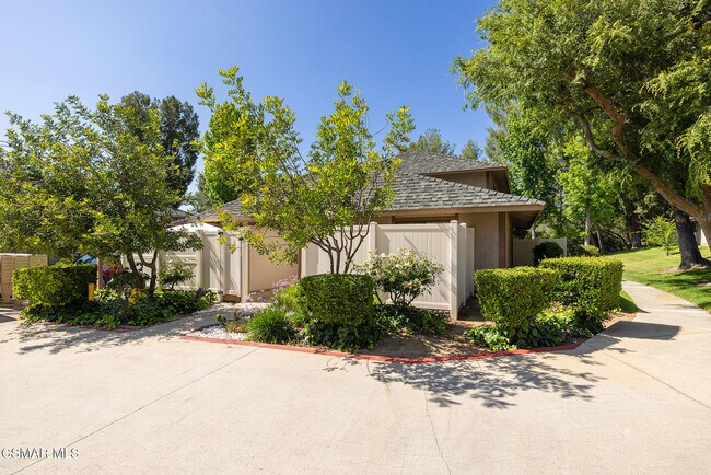 Building Photo - 28801 Conejo View Dr