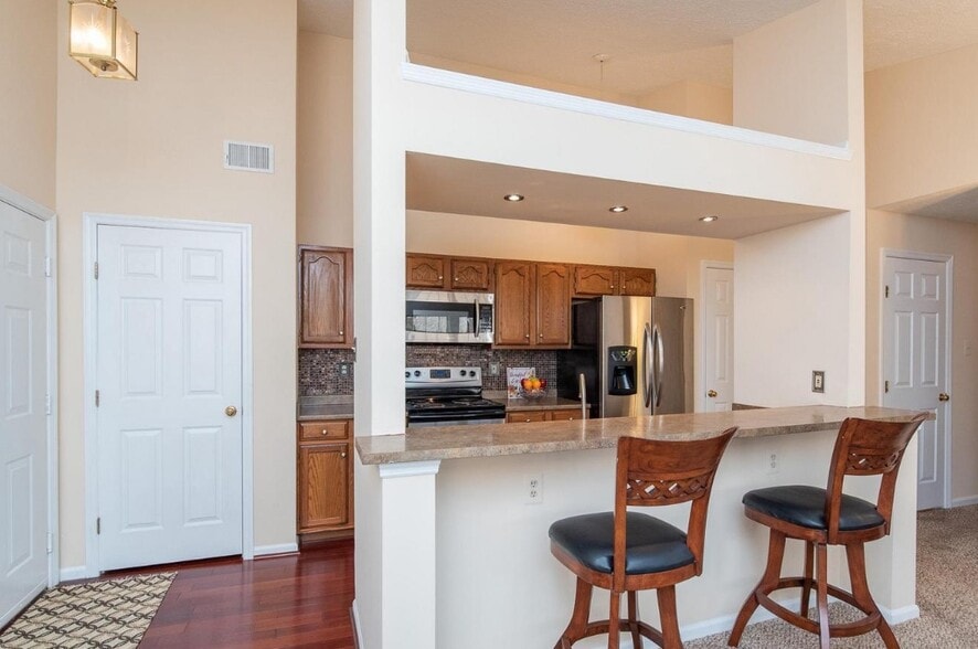kitchen - 1002 Markham Ct