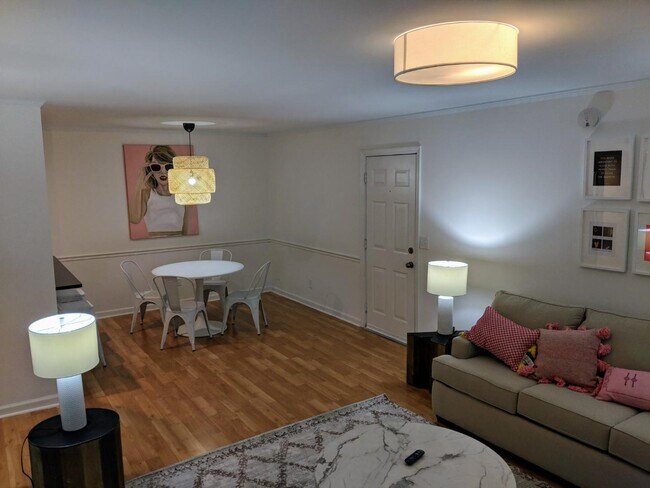 Building Photo - 3181 Parthenon Ave