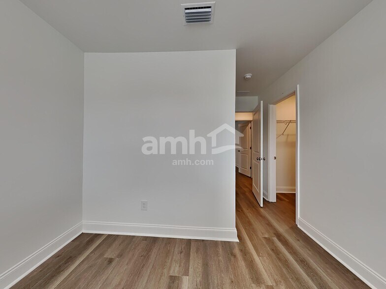 Building Photo - 110 Trevino Dr