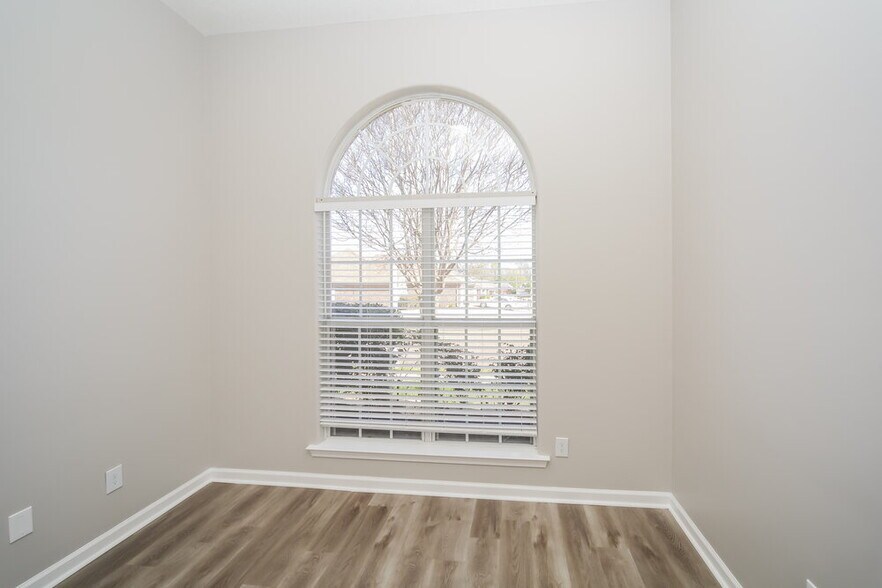 Building Photo - 6859 Seaside Dr