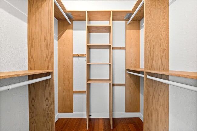 Building Photo - 6673 Moonlit Dr