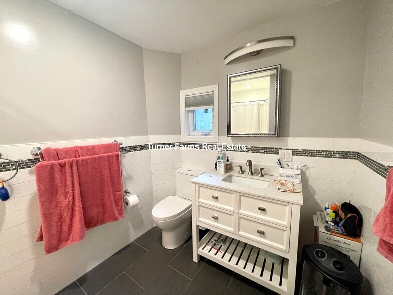 Building Photo - 91 Hudson St