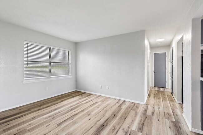 Building Photo - Beautifully Updated 1Bed / 1Bath Apartment Home