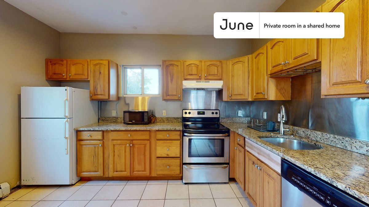 Building Photo - Room in Shared 4 bed/1.5 bath home