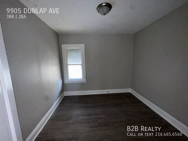 Building Photo - 9905 Dunlap Ave