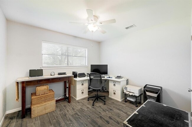 Building Photo - 110 Ridge Oak Dr