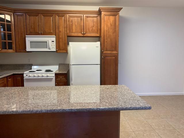 Dining room adjacent to kitchen - 13405 Burbank Blvd