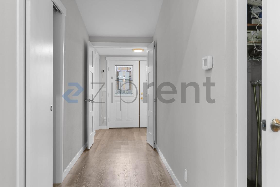 Building Photo - 1020 151st Ave SE