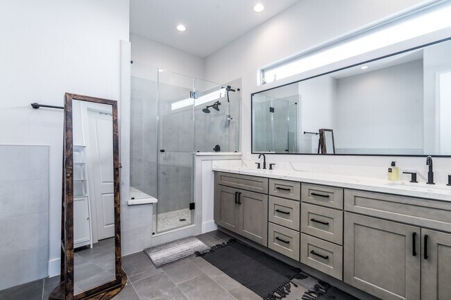 Building Photo - 5355 Creekmont Oaks Ln